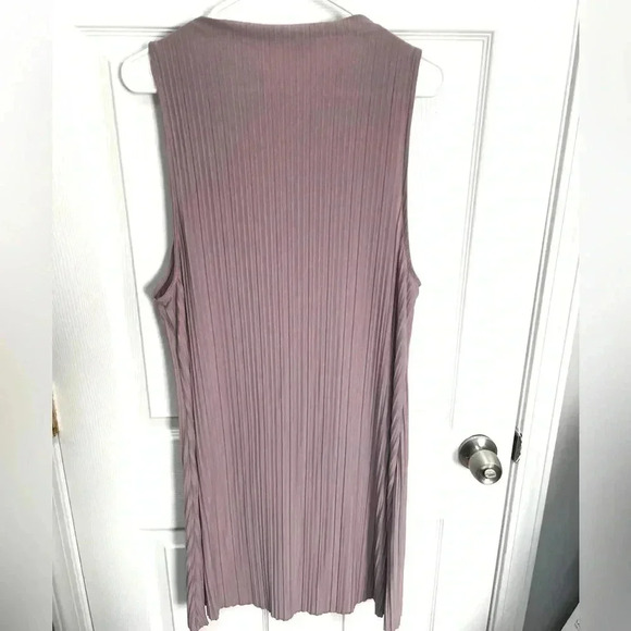 Leith I M - Picture 2 of 5